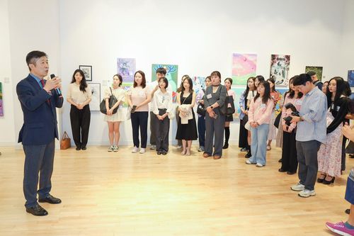 지난해 서초청년작가 특별전시회에 참석한 전성수 서초구청장[서초구 제공. 재판매 및 DB 금지]