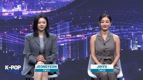 걸그룹 트와이스 정연(좌)과 지효(우)[아리랑TV 제공. 재판매 및 DB 금지]