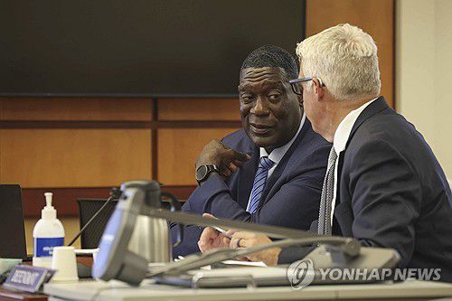 재판 받는 숀 켐프(왼쪽)[AP=연합뉴스]