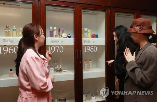 1960년부터 1980년까지 화장품의 변천사[연합뉴스 자료사진]