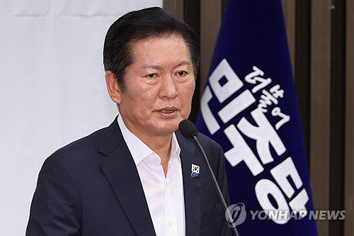 발언하는 민주당 정청래 대표(서울=연합뉴스) 김주성 기자 = 더불어민주당 정청래 대표가 24일 서울 여의도 국회에서 열린 의원총회에서 발언하고 있다. 2025.8.24 utzza@yna.co.kr