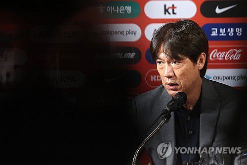 9월 A매치 2연전 명단 발표하는 홍명보 감독(서울=연합뉴스) 이동해 기자 = 홍명보 축구 국가대표팀 감독이 25일 오후 서울 종로구 축구회관에서 9월 A매치 2연전에 나설 대표팀 명단을 발표하고 있다. 2025.8.25 eastsea@yna.co.kr