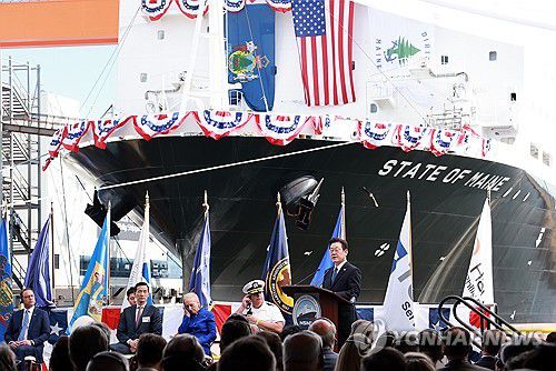 이재명 대통령, 한화 필리조선소 선박 명명식 축사(필라델피아=연합뉴스) 홍해인 기자 = 이재명 대통령이 26일(현지시간) 미국 필라델피아의 한화 필리조선소에서 '스테이트 오브 메인'호 명명식 축사를 하고 있다.     이 선박은 미국 해양청이 발주한 국가 안보 다목적 선박(NSMV) 5척 중 3호선이다. 2025.8.27 hihong@yna.co.kr