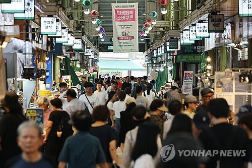 붐비는 전통시장[연합뉴스 자료사진]