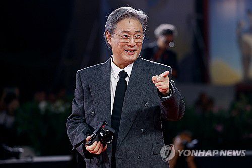 제82회 베네치아영화제 영화 '어쩔수가없다' 프리미어 상영회에서 박찬욱 감독[로이터=연합뉴스 자료사진]