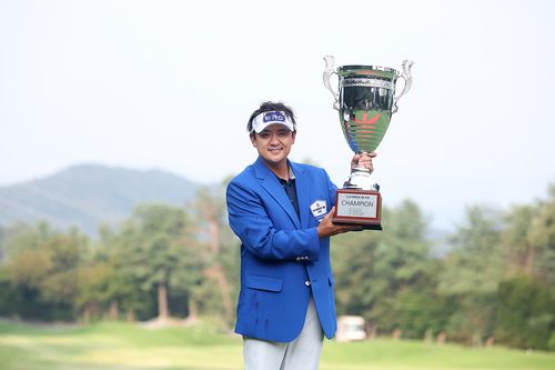 우승 트로피를 든 박상현.[KPGA 제공. 재판매 및 DB 금지]