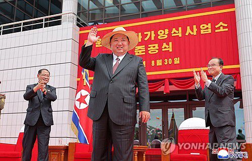 김정은, 낙원바다양식소 준공식 참석…지방발전정책 성과 부각(평양 조선중앙통신=연합뉴스) 함경남도 낙원군에 세워진 대규모 바다 양식기지인 낙원군바다가양식사업소 준공식이 30일 김정은 북한 국무위원장이 참석한 가운데 열렸다고 조선중앙통신이 31일 보도했다.2025.8.31      [국내에서만 사용가능. 재배포 금지. For Use Only in the Republic of Korea. No Redistribution] nkphoto@yna.co.kr