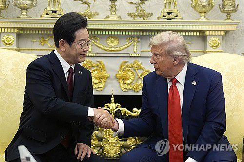 이재명 대통령과 트럼프 대통령[AP 연합뉴스 자료사진. 재판매 및 DB 금지]