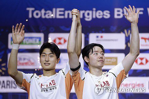 세계선수권대회 남자 복식 금메달 딴 김원호·서승재(좌측부터)[EPA=연합뉴스]