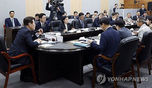 이재명 대통령, K-제조업 기업현장 간담회(안산=연합뉴스) 홍해인 기자 = 이재명 대통령이 3일 경기 안산시 새솔다이아몬드공업에서 K-제조업 기업현장 간담회를 하고 있다. 2025.9.3 [대통령실통신사진기자단] hihong@yna.co.kr