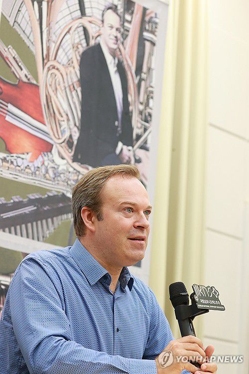 다비트 라일란트 국립심포니 예술감독 인터뷰(서울=연합뉴스) 진연수 기자 = 다비트 라일란트 국립심포니오케스트라 예술감독이 3일 오후 서울 서초구 예술의전당 N스튜디오에서 라운드 인터뷰를 하고 있다. 2025.9.3 jin90@yna.co.kr