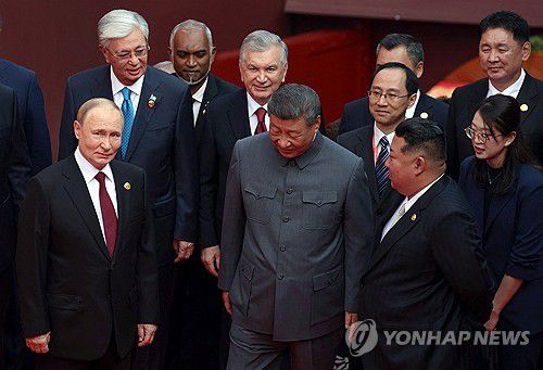 베이징에서 나란히 선 푸틴·시진핑·김정은[로이터 연합뉴스 재판매 및 DB 금지]