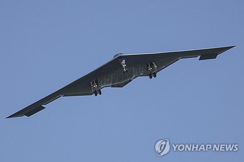 이란 공습 임무를 수행하고 기지로 복귀하는 B-2폭격기[AP=연합뉴스 자료사진. 재판매 및 DB 금지]