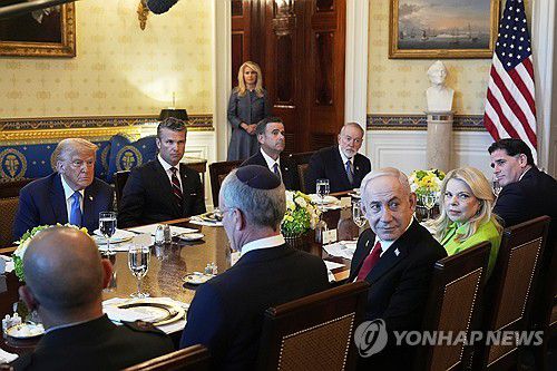 노벨평화상 추천을 받으며 자신을 '전쟁영웅'으로 칭하고 있는 트럼프 대통령[AP=연합뉴스 자료사진. 재판매 및 DB 금지]