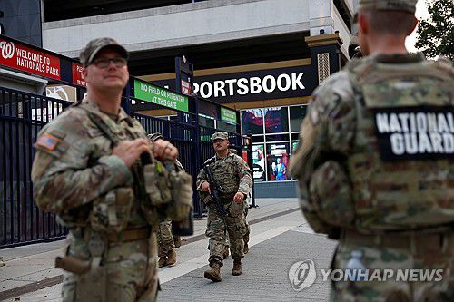 워싱턴DC 순찰 중인 주방위군[로이터=연합뉴스 자료사진. 재판매 및 DB 금지]