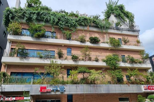 옥상정원 '구암 산들강'이 조성된 건물 전경[울산시 제공. 재판매 및 DB 금지]