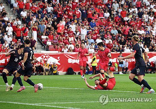 추가골 넣는 이동경(해리슨[미국 뉴저지주]=연합뉴스) 윤동진 기자 = 6일(현지시간) 미국 뉴저지주 해리슨 스포츠일러스트레이티드 스타디움에서 열린 한국 대 미국 친선경기에서 한국 이동경이 추가골을 넣고 있다. 2025.9.7 mon@yna.co.kr