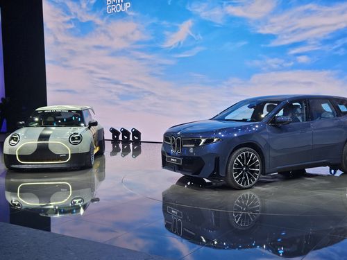 뉴 iX3(오른쪽)[촬영 김보경]