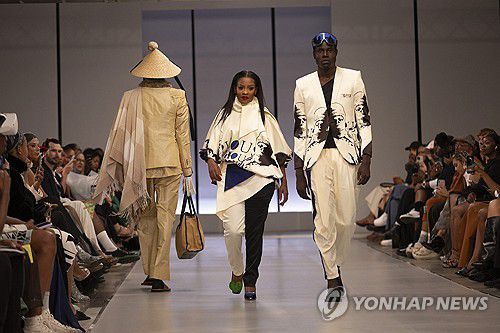 2024년 9월 남아프리카공화국 요하네스버그에서 열린 패션쇼 [EPA 연합뉴스 자료사진. 재판매 및 DB 금지]