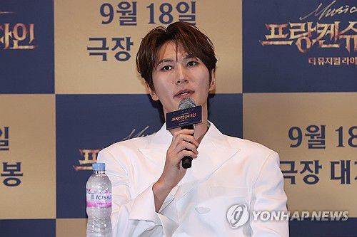 인사말하는 박은태(서울=연합뉴스) 강민지 기자 = 배우 박은태가 9일 서울 성동구 메가박스 성수점에서 열린 영화 '프랑켄슈타인 : 더 뮤지컬 라이브' 언론시사회 및 간담회에서 인사말을 하고 있다. 2025.9.9 mjkang@yna.co.kr