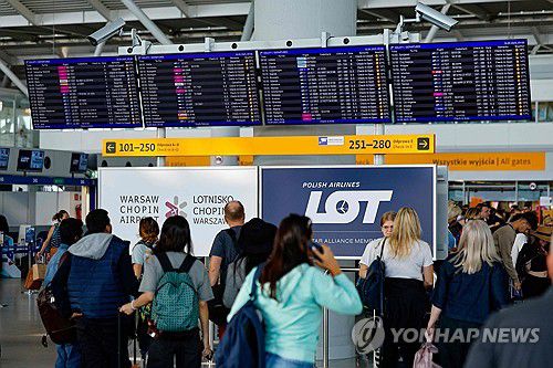 10일(현지시간) 러시아 드론 영공 침범으로 폴란드 바르샤바 국제공항 일시 폐쇄[AFP 연합뉴스. 재판매 및 DB 금지]