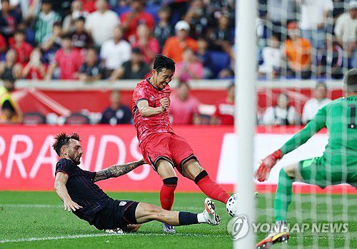 손흥민, 선제골(해리슨[미국 뉴저지주]=연합뉴스) 윤동진 기자 = 6일(현지시간) 미국 뉴저지주 해리슨 스포츠일러스트레이티드 스타디움에서 열린 한국 대 미국 친선경기에서 한국 손흥민이 골을 넣고 있다. 2025.9.7 mon@yna.co.kr