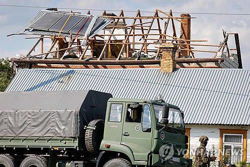 격추된 러시아 드론 파편이 떨어진 폴란드의 한 주택[AFP=연합뉴스. 재판매 및 DB 금지]