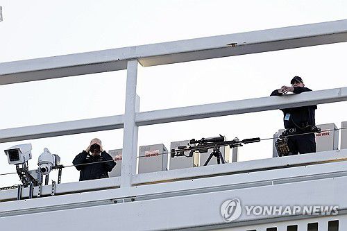 뉴욕 양키스의 홈구장에 배치된 저격수[AP 연합뉴스 자료사진]