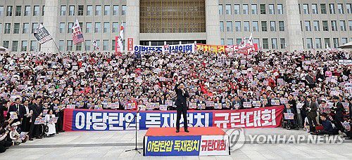 발언하는 국민의힘 장동혁 대표(서울=연합뉴스) 박동주 기자 = 국민의힘 장동혁 대표가 12일 서울 여의도 국회 본청 앞 계단에서 열린 '야당 탄압 독재정치 규탄 대회'에서 발언하고 있다. 2025.9.12 pdj6635@yna.co.kr