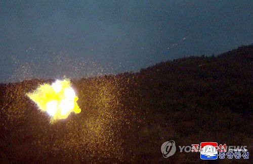 김정은, 장갑방어무기연구소ㆍ전자무기연구소 지도(평양 조선중앙통신=연합뉴스) 북한 김정은 국무위원장이 지난 11일과 12일 국방과학원 장갑방어무기연구소와 전자무기연구소의 사업을 지도했다고 조선중앙통신이 13일 보도했다. 통신은 김정은 위원장이 "9차 당대회서 핵무력ㆍ상용무력 병진정책 제시할 것"이라고 전했다.2025.9.13      [국내에서만 사용가능. 재배포 금지. For Use Only in the Republic of Korea. No Redistribution] nkphoto@yna.co.kr