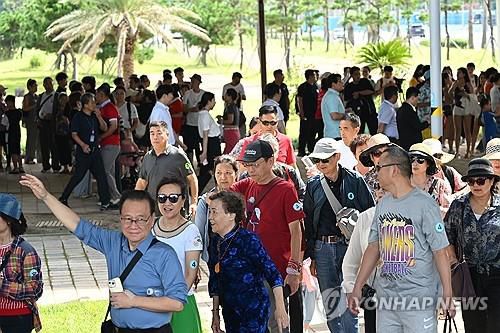 중국 단체 관광객[연합뉴스 자료사진]