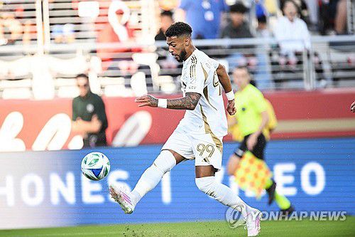 LAFC의 3번째 골 넣는 부앙가[게티이미지/AFP=연합뉴스]