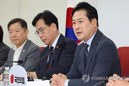 '한국인 구금 사태' 해결 촉구(서울=연합뉴스) 김주성 기자 = 국민의힘 장동혁 대표가 7일 서울 여의도 국회에서 미국 이민당국의 한국 기업 직원 구금 사태와 관련해 열린 외교 현안 대책회의에서 사태 해결에 이재명 대통령이 나설 것을 요구하고 있다. 2025.9.7 utzza@yna.co.kr