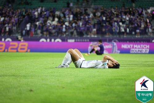 14일 안양과의 경기 마치고 아쉬워하는 제주의 남태희[한국프로축구연맹 제공. 재판매 및 DB 금지]