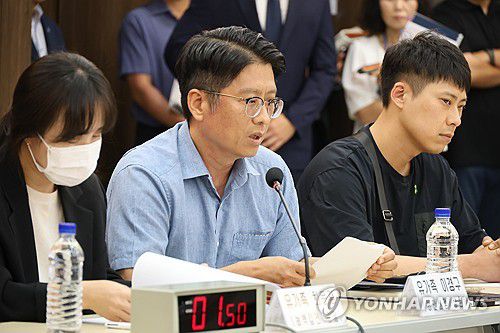 발언하는 오송참사 유족들(청주=연합뉴스) 박건영 기자 = 오송 참사 유가족들이 15일 충북도의회에서 열린 오송 참사 국정조사에서 발언하고 있다. 2025.9.15 pu7@yna.co.kr