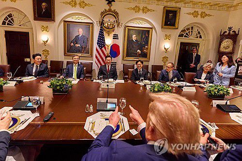 오찬장의 한미 정상(서울=연합뉴스) 대통령실은 이재명 대통령이 지난 25일(현지시간) 미국 워싱턴DC 백악관에서 트럼프 대통령과 오찬하는 모습을 28일 SNS에 공개했다. 2025.8.28 [이재명 대통령 SNS. 재판매 및 DB 금지] photo@yna.co.kr