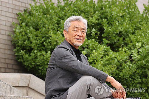 장사익, 음악 활동 30주년 기념 인터뷰(서울=연합뉴스) 진연수 기자 = 가수 장사익이 16일 서울 중구 컨퍼런스하우스 달개비에서 진행된 30주년 기념 라운드 인터뷰에 앞서 포즈를 취하고 있다. 2025.9.16 jin90@yna.co.kr