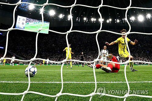 비야레알의 자책골 장면.[AFP=연합뉴스]