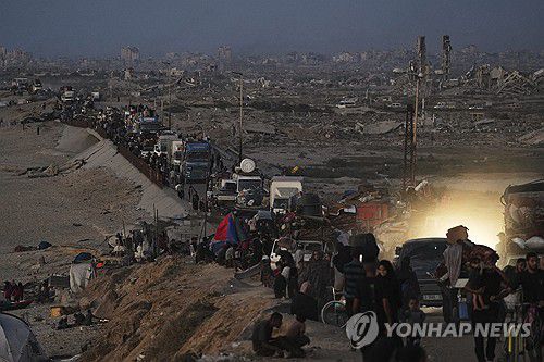 가자시티 떠나는 피란행렬[AP=연합뉴스 자료사진. 재판매 및 DB 금지]