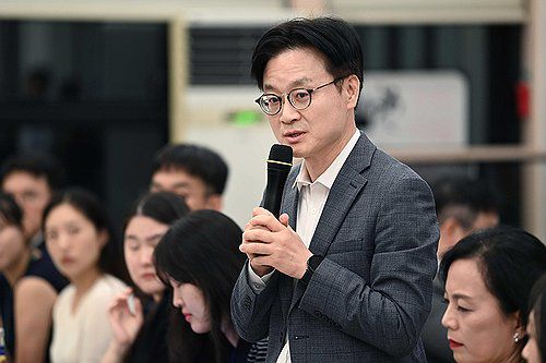 기자간담회하는 김정관 산업부 장관(서울=연합뉴스) 김정관 산업통상자원부 장관이 지난 16일 세종에서 열린 기자간담회에서 발언하고 있다. 2025.9.17 [산업통상자원부 제공. 재판매 및 DB 금지] photo@yna.co.kr