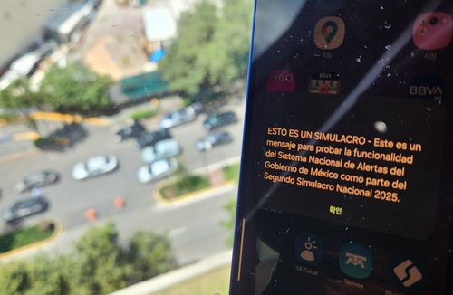 멕시코 전국 모의 대피 훈련 알리는 경보 메시지[촬영 이재림 특파원]