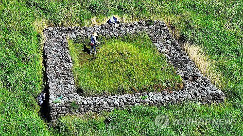 추석 벌초 시작된 제주[연합뉴스 자료 사진]