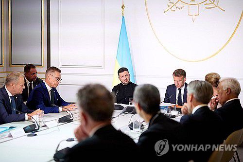 엘리제궁에서 안전보장안 논의하는 '의지의 연합' 국가수장들[UPI=연합뉴스 자료사진. 재판매 및 DB 금지]