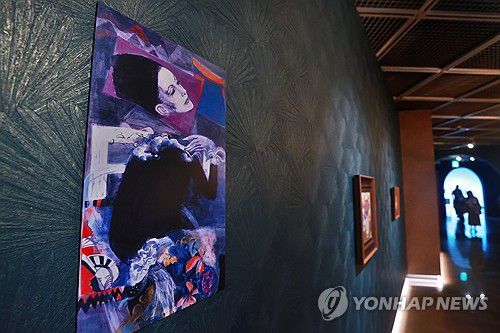 천경자 화백의 '청춘의 문'(서울=연합뉴스) 진연수 기자 = 23일 서울 종로구 석파정 서울미술관에서 열린 천경자 작고 10주기 특별기획전 '내 슬픈 전설의 101페이지'에 '청춘의 문' 작품이 전시되어 있다.