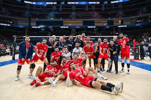 세계선수권 16강 승리 후 기뻐하는 이란 배구대표팀 선수들[FIVB 홈피 캡처. 재판매 및 DB 금지]