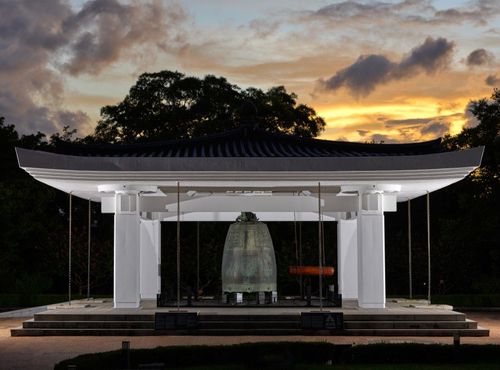 성덕대왕신종과 종각[국립경주박물관 제공. 재판매 및 DB 금지]