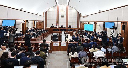 지난 4월 열린 윤석열 전 대통령 내란 우두머리 혐의 형사재판 2차 공판 모습[연합뉴스 자료사진]