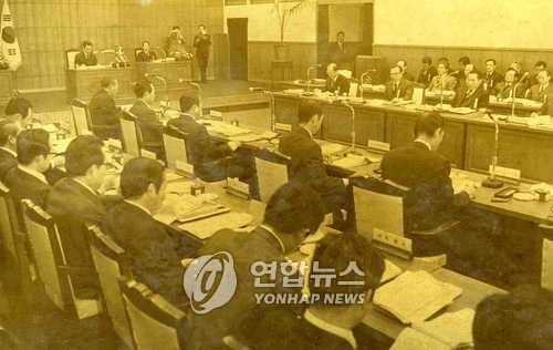 전국 검사장 회의13일 오전 검찰청 회의실에서 열린 제27회 전국 검사장회의에서 김종필 국무총리가 치사를 하고 있다.(본사자료)//1974.12.13(서울=연합뉴스)//  <저작권자 ⓒ 2005 연 합 뉴 스. 무단전재-재배포 금지.>