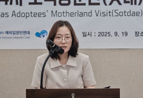 인사말하는 한명애 아동권리보장원 본부장[해외입양인연대 제공]