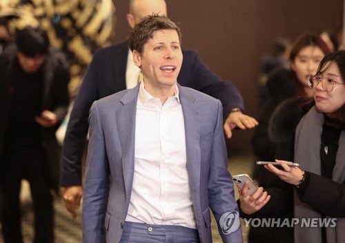 카카오 미디어데이 참석하는 샘 올트먼 오픈AI 회장(서울=연합뉴스) 황광모 기자 = 샘 올트먼 오픈AI CEO가 4일 오전 서울 중구 더 플라자 호텔에서 열린 카카오 미디어데이에 참석하고 있다. 2025.2.4 hkmpooh@yna.co.kr